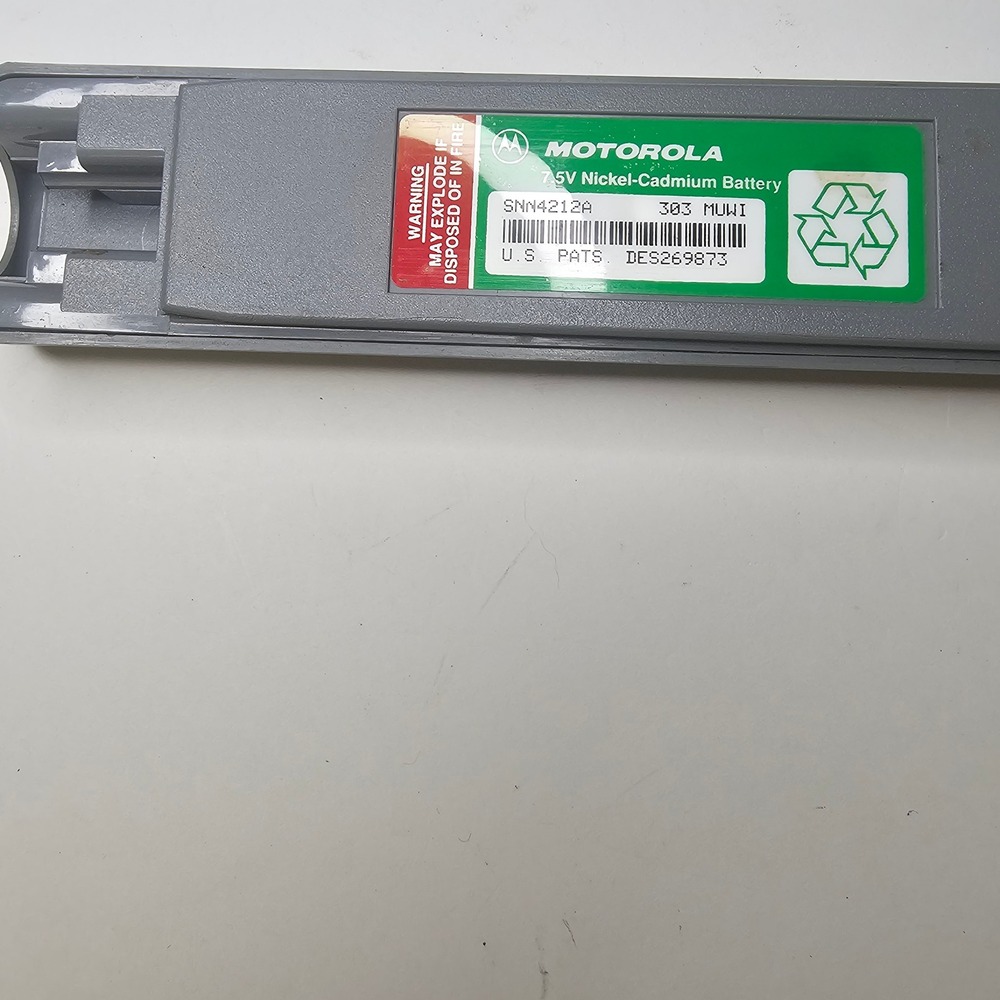 Vintage Motorola DynaTAC 8000M Brick Phone Mobile Cell Phone with Charging Base - Picture 11 of 16